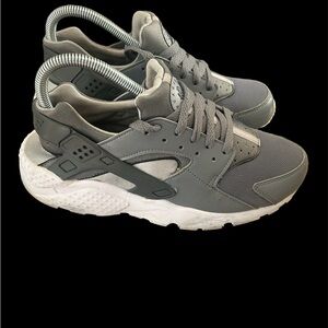 Nike Hurrache Gray Low Top Shoes/ Sneakers ~ UNISEX -654275-012 Sz 6.5Y